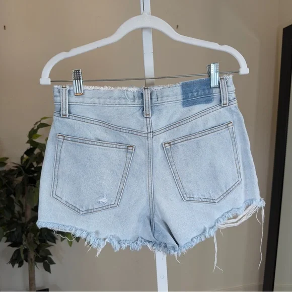 Abercrombie & Fitch Annie High Rise Short - Light Wash Distressed - Size 27/4 - Picture 2 of 4